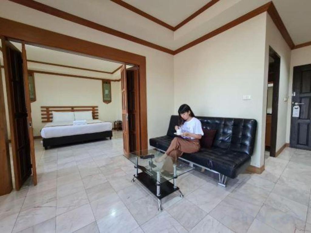 Amornsukhothai Hotel Екстер'єр фото
